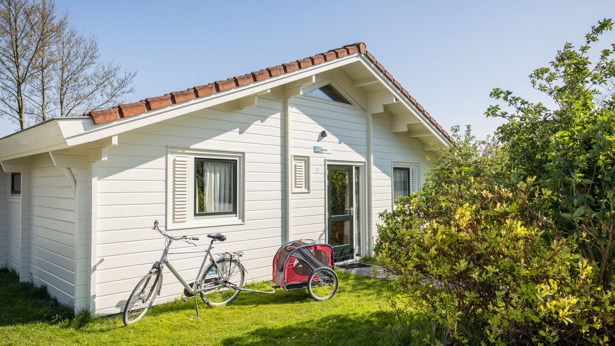 Voorkant Finse bungalow de Riesen Terschelling