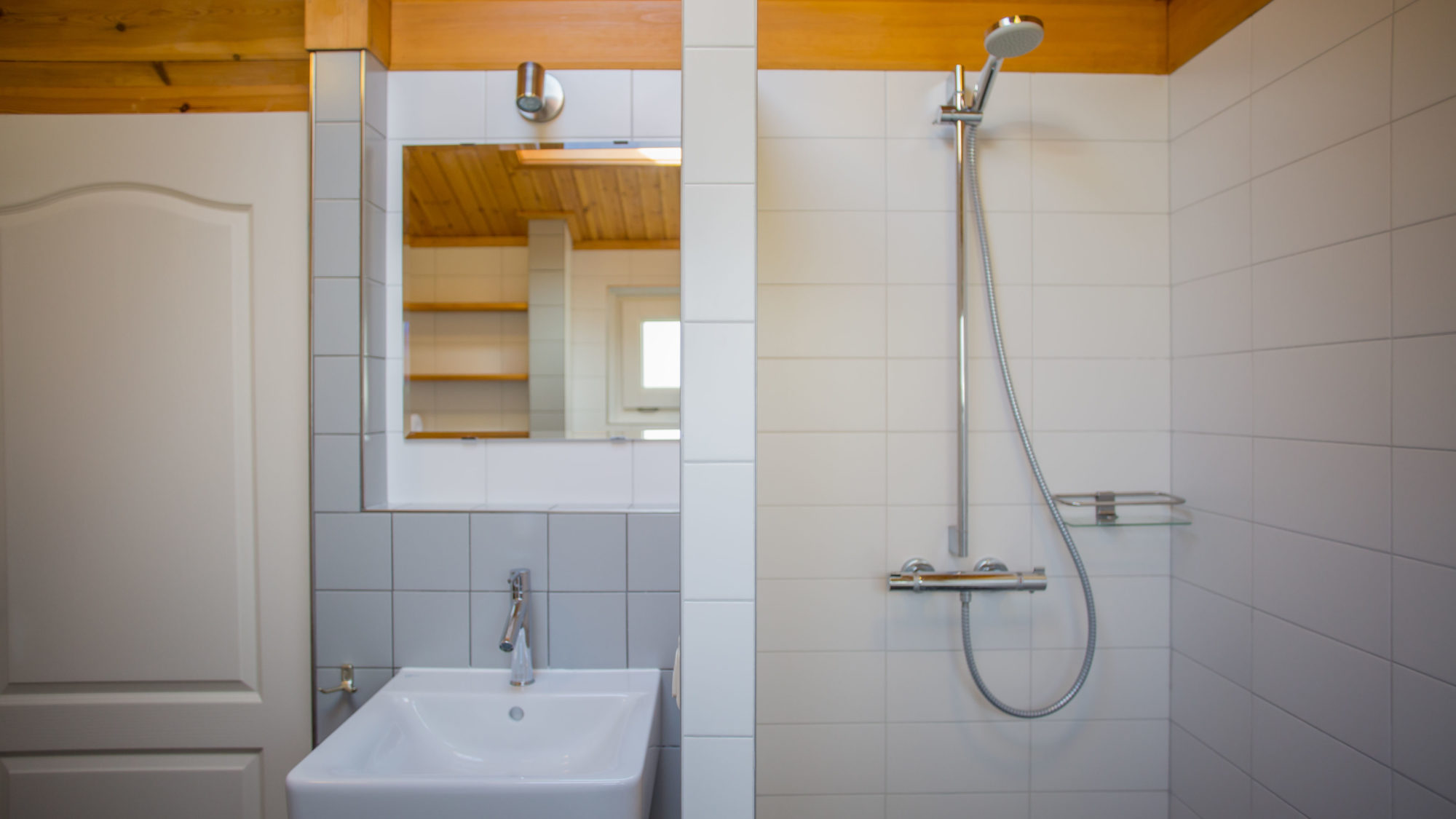 Badkamer Finse bungalow Infrarood Sauna de Riesen Terschelling