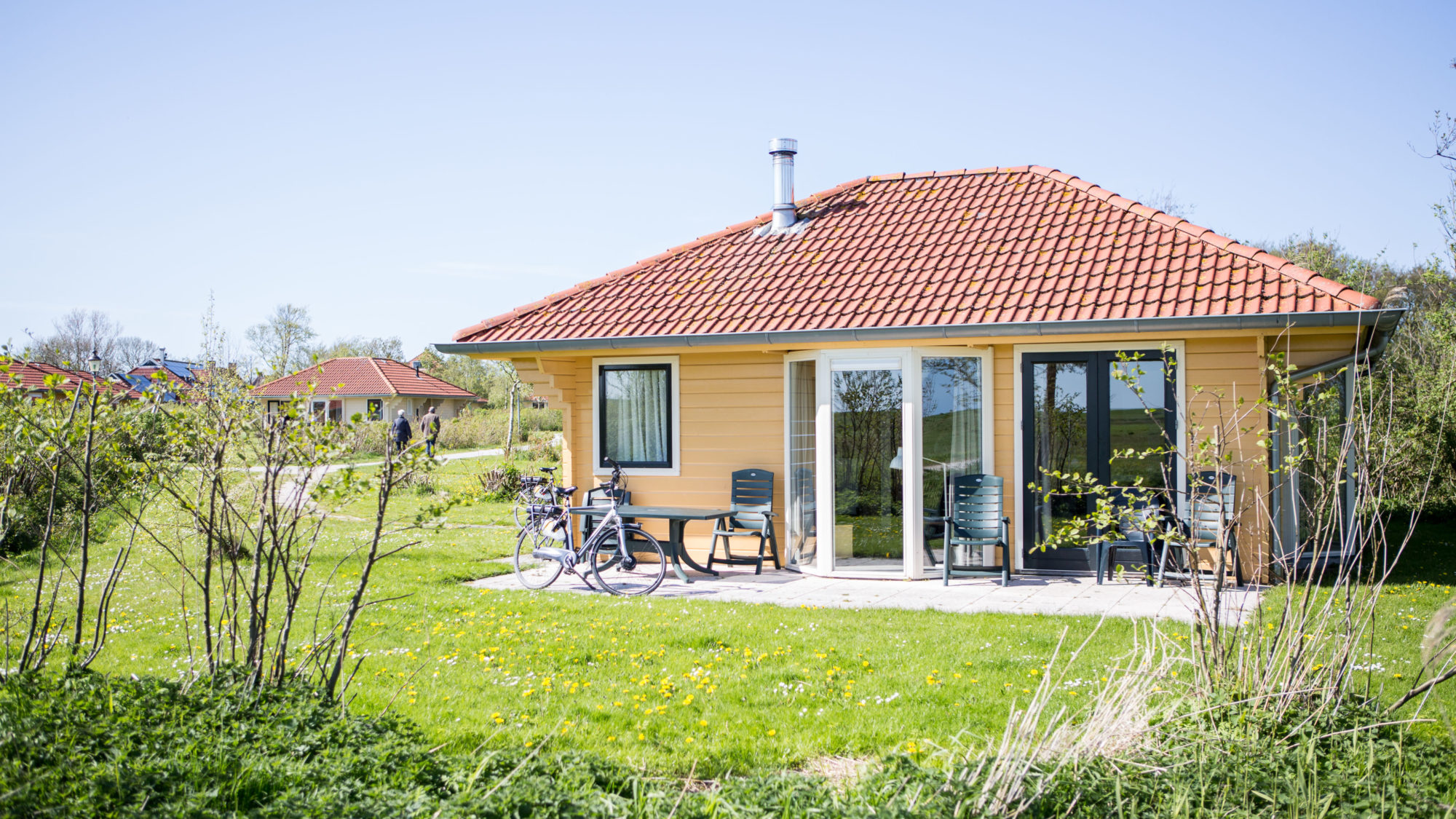 Terras grasveld Villabungalow openhaard Tjermelan Terschelling