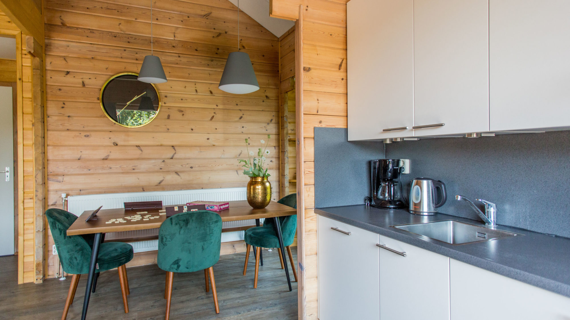 Keuken eettafel Villabungalow 2 badkamers Tjermelan Terschelling