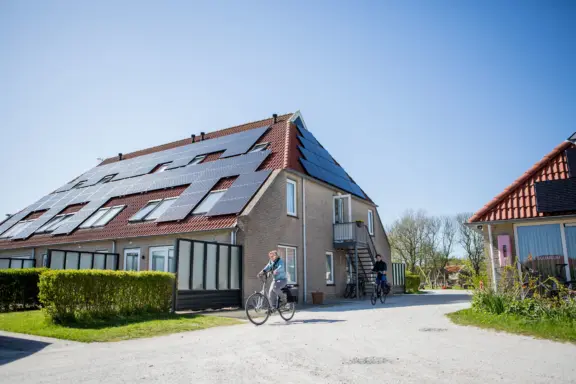 Terras op het zuiden Hotel Tjermelan Terschelling Recreatie